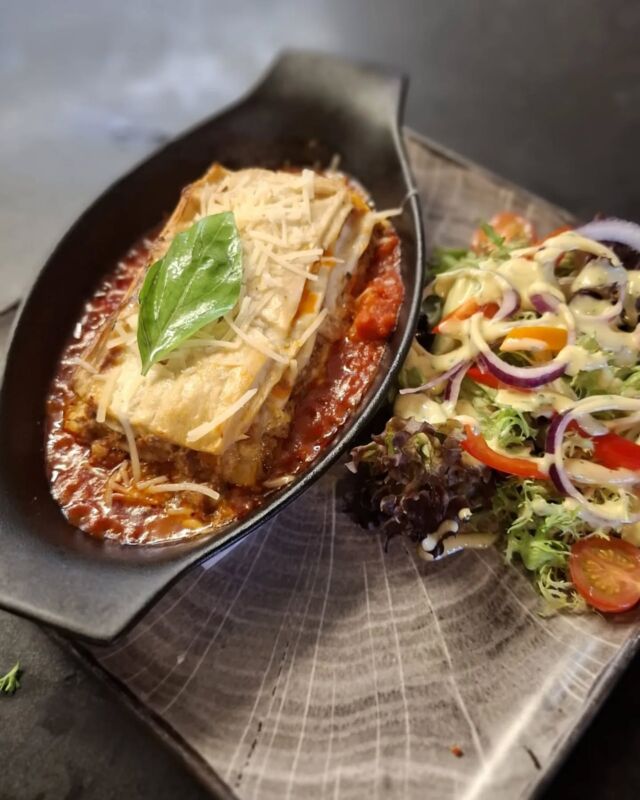 🍽 Weekend specials in La Bucca, Ratoath 🍽  Starters - 
Slider burger duo 
Smoked haddock risotto  Mains -
Baked salmon
Halibut fillet
Bref & burrata lasagne  Not dining with us tonight? Why not grab our B.O.B Champions League takeaway special for €20 🍗🐥  Call 01 6896040 to order 📦🍗  #LaBucca #WeekendSpecials #datenight #ChampionsLeague #uclfinal